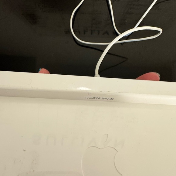 Apple Silver and White Keyboard - Picture 4 of 4